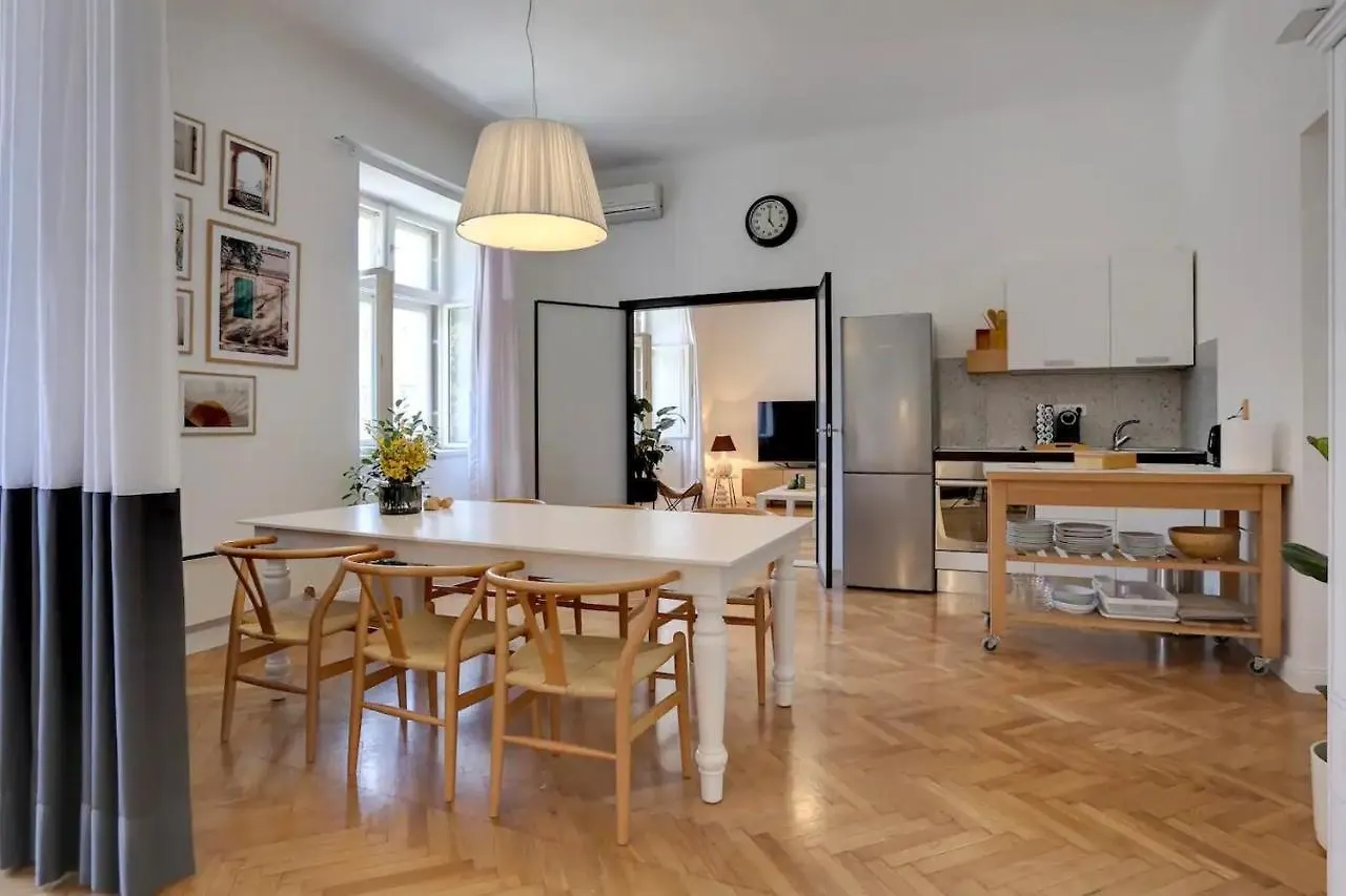 Apartments With Wifi Split - 20912